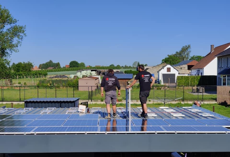 Zonnepanelen installatie plat dak